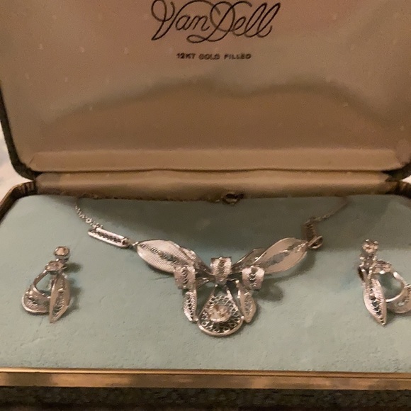 Van Dell 12KT Gold Filled necklace and earrings - Picture 6 of 11